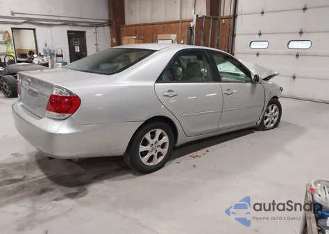 2005 Toyota Camry Xle z USA, uszkodzony, nr VIN 4T1BE30K65U588463